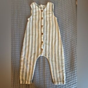 Quincy Mae Textured Gray and Cream Romper